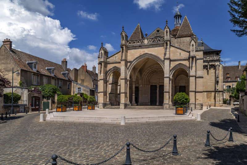 La cattedrale di Notre-Dame nella città di Beaune in Borgogna